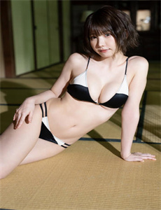 《优衣库试衣间不雅视频-男生被女性下药侵犯》